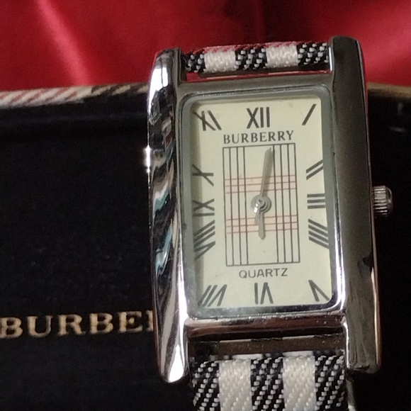 Burberry Plaid Vintage Like New Watch - Picture 15 of 16